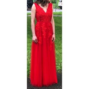 Beautiful Red Prom Dress, Flowy with Appliqué